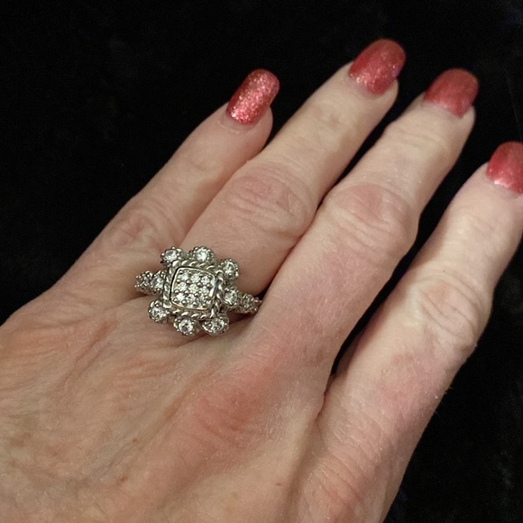Judith Ripka Diamonique flower sterling ring - Picture 3 of 13